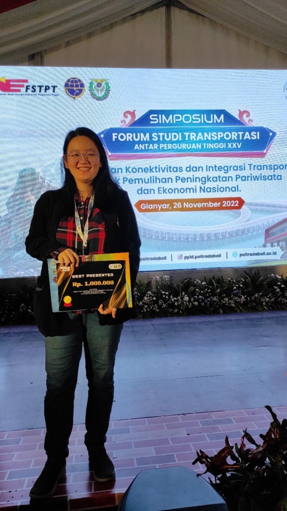 Juara 1 “Best Presenter” Pada Simposium Forum Studi Transportasi Antar ...